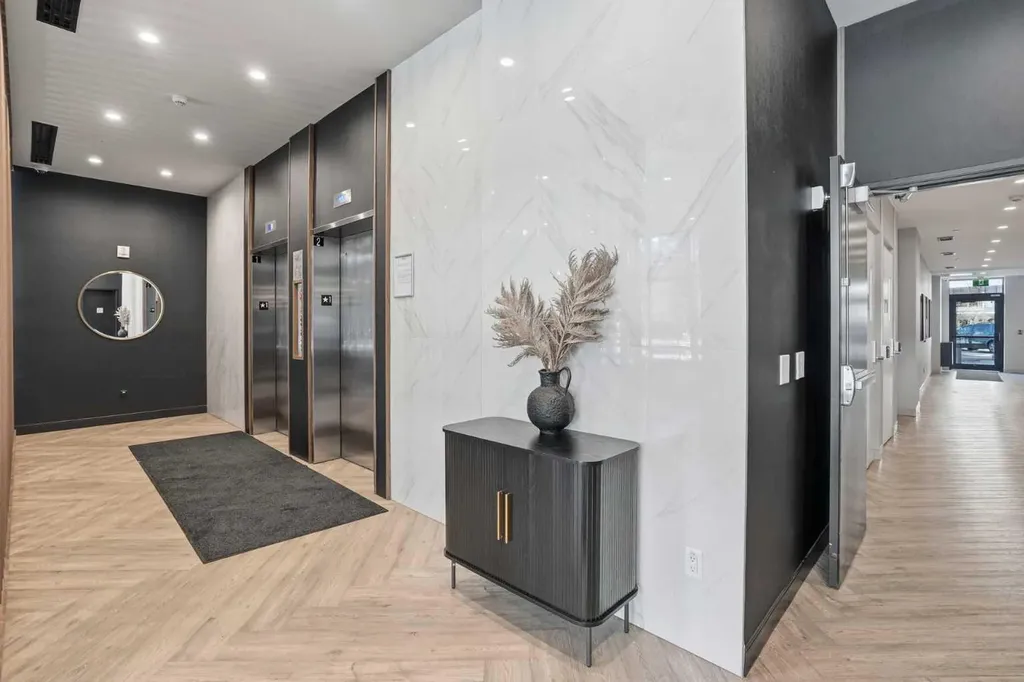 730 2 Avenue SW Calgary AB T2P 1R8