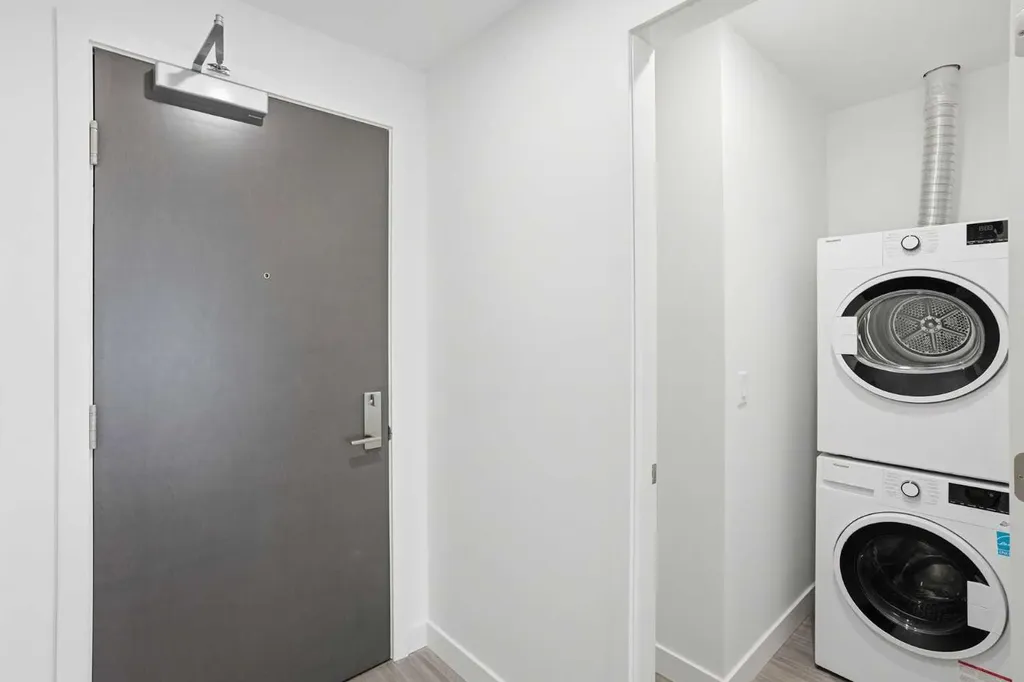 730 2 Avenue SW Calgary AB T2P 1R8