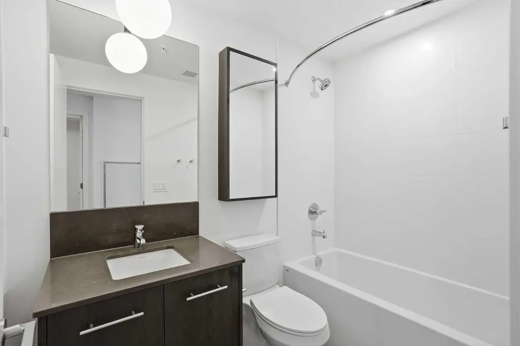 730 2 Avenue SW Calgary AB T2P 1R8