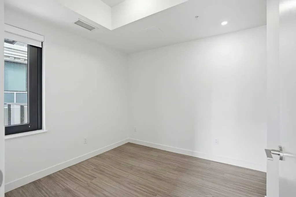 730 2 Avenue SW Calgary AB T2P 1R8