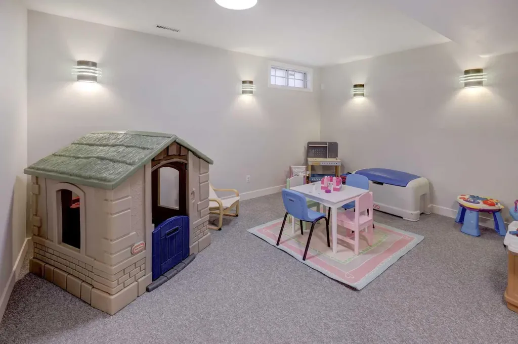 135 Coverdale Court NE Calgary AB T3K 4J7