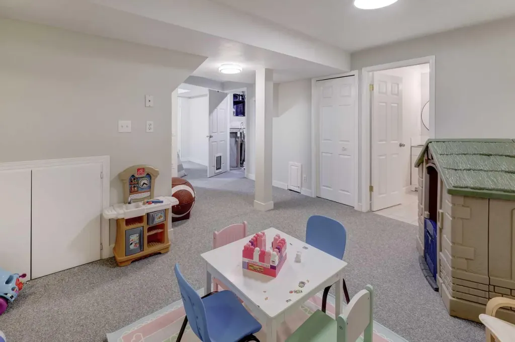 135 Coverdale Court NE Calgary AB T3K 4J7