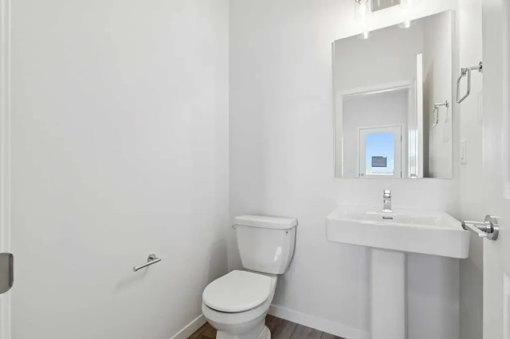 74 Lucas Heath NW Calgary AB T3P 2Y2