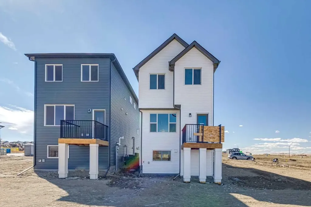 74 Lucas Heath NW Calgary AB T3P 2Y2