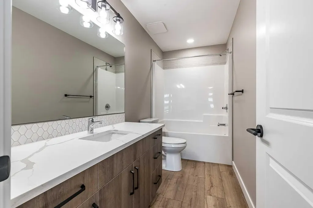 156 Somerset Way SE Medicine Hat AB T1B 0C2