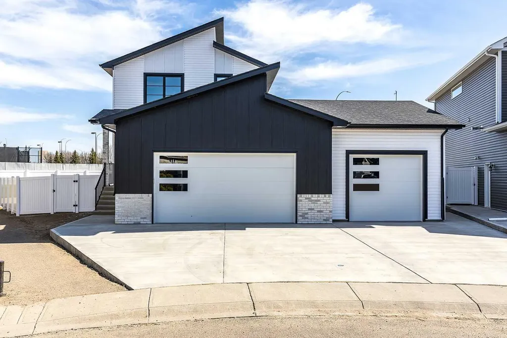 156 Somerset Way SE Medicine Hat AB T1B 0C2
