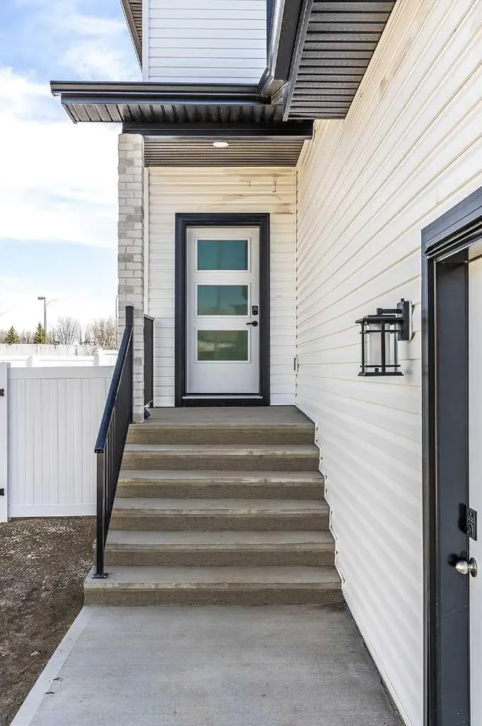 156 Somerset Way SE Medicine Hat AB T1B 0C2