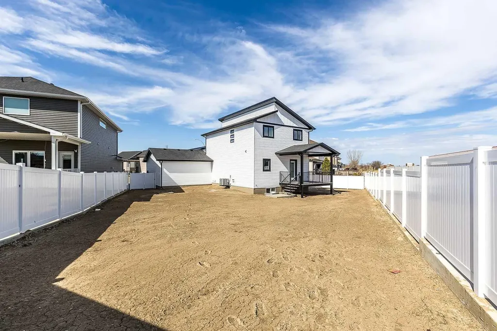 156 Somerset Way SE Medicine Hat AB T1B 0C2