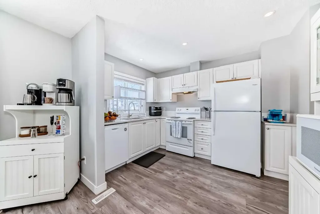 126 Citadel Point NW Calgary AB T3G5L2