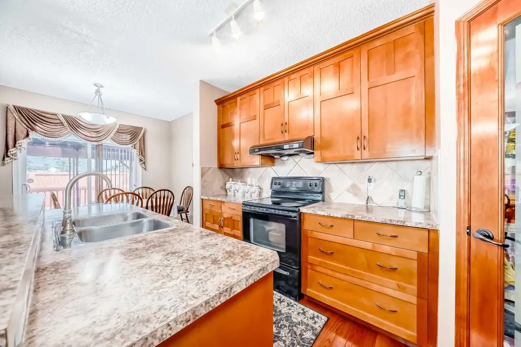 148 Saddlecrest Gardens NE Calgary AB T3J 0C3