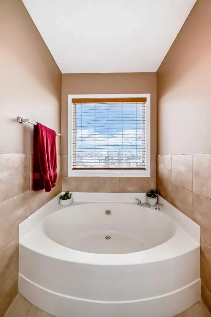 148 Saddlecrest Gardens NE Calgary AB T3J 0C3