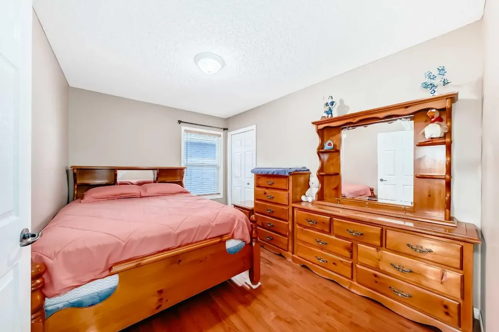 148 Saddlecrest Gardens NE Calgary AB T3J 0C3