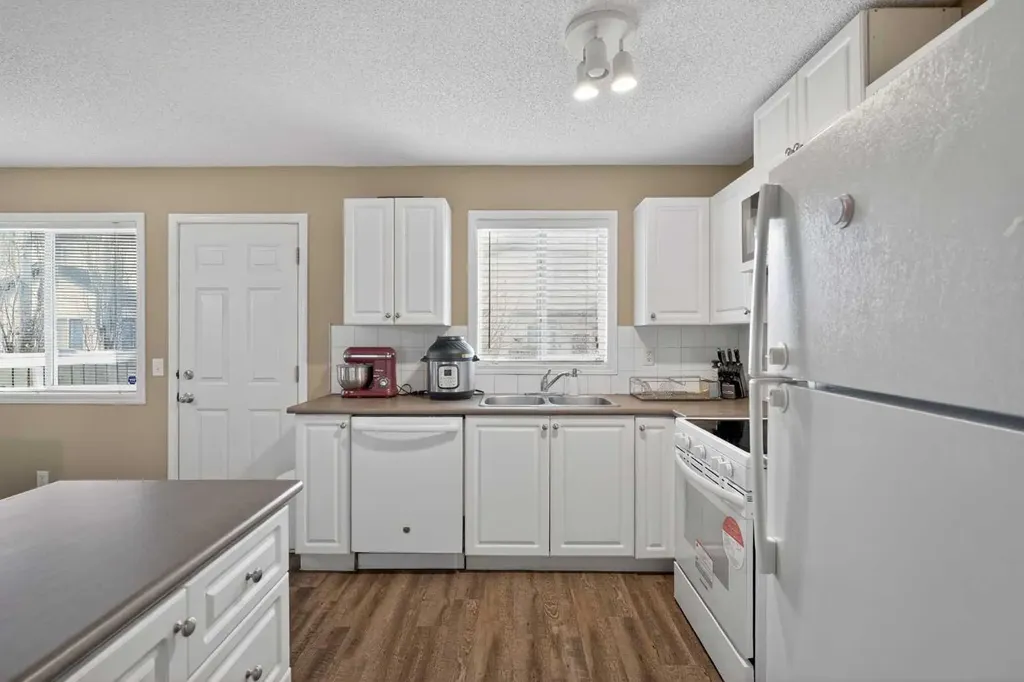 260 Stonemere Place Chestermere AB T1Z 1N2