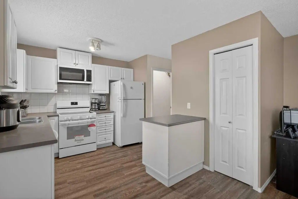260 Stonemere Place Chestermere AB T1Z 1N2