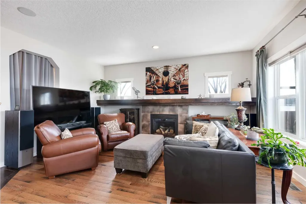 2 Elgin Meadows Green SE Calgary AB T2Z 0L8