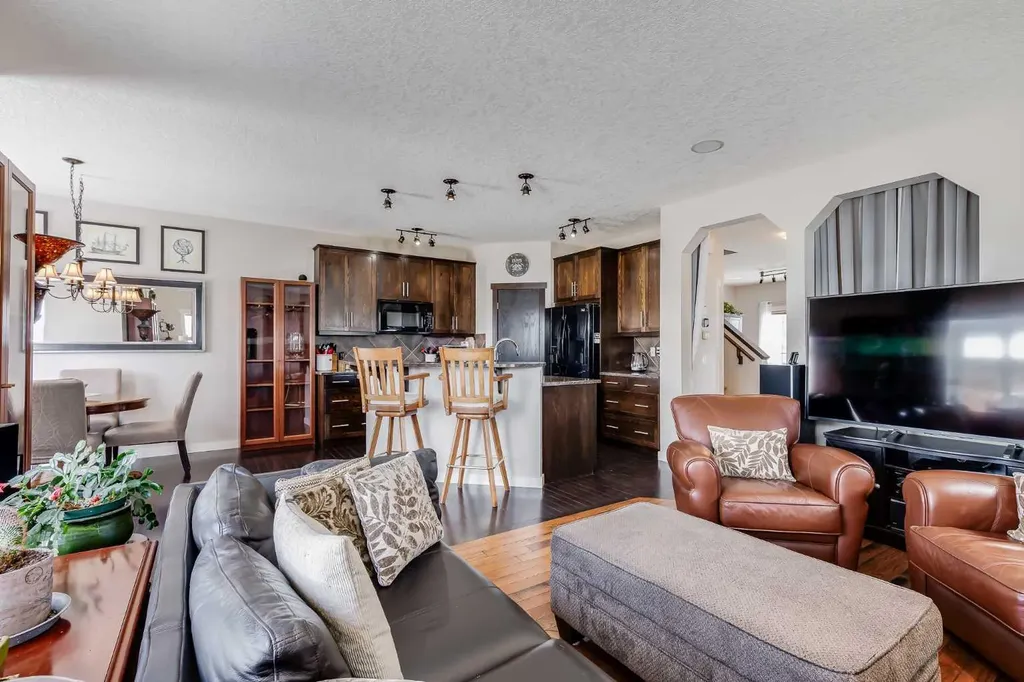 2 Elgin Meadows Green SE Calgary AB T2Z 0L8