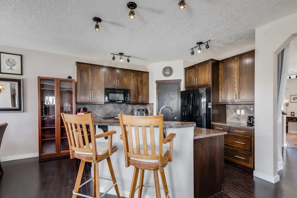 2 Elgin Meadows Green SE Calgary AB T2Z 0L8