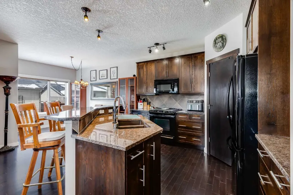 2 Elgin Meadows Green SE Calgary AB T2Z 0L8