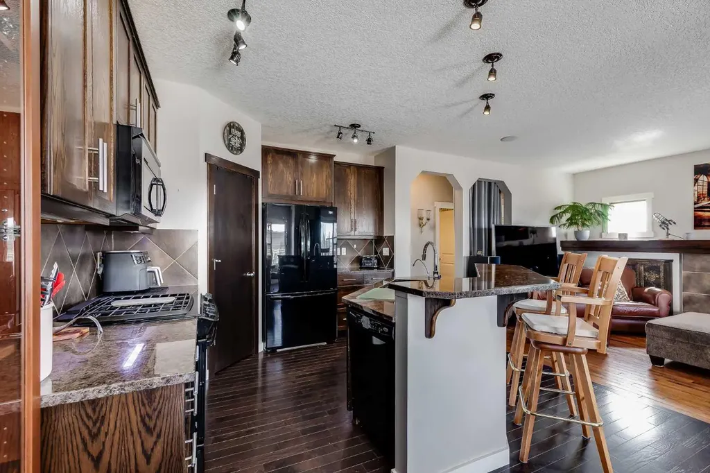 2 Elgin Meadows Green SE Calgary AB T2Z 0L8