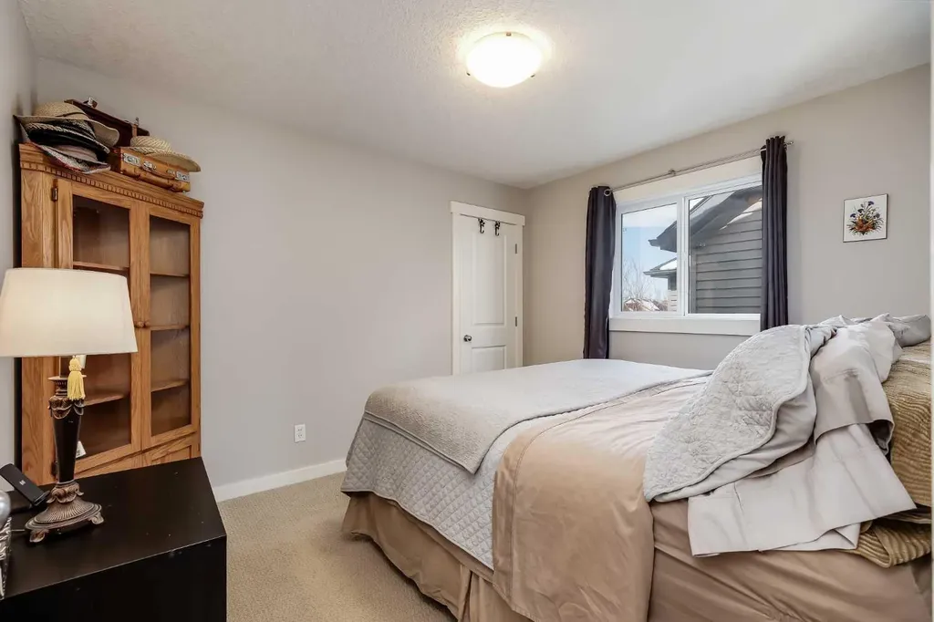 2 Elgin Meadows Green SE Calgary AB T2Z 0L8