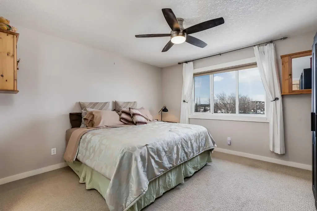 2 Elgin Meadows Green SE Calgary AB T2Z 0L8