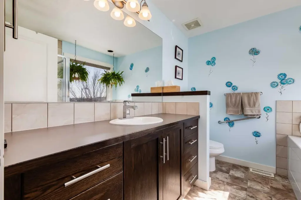 2 Elgin Meadows Green SE Calgary AB T2Z 0L8