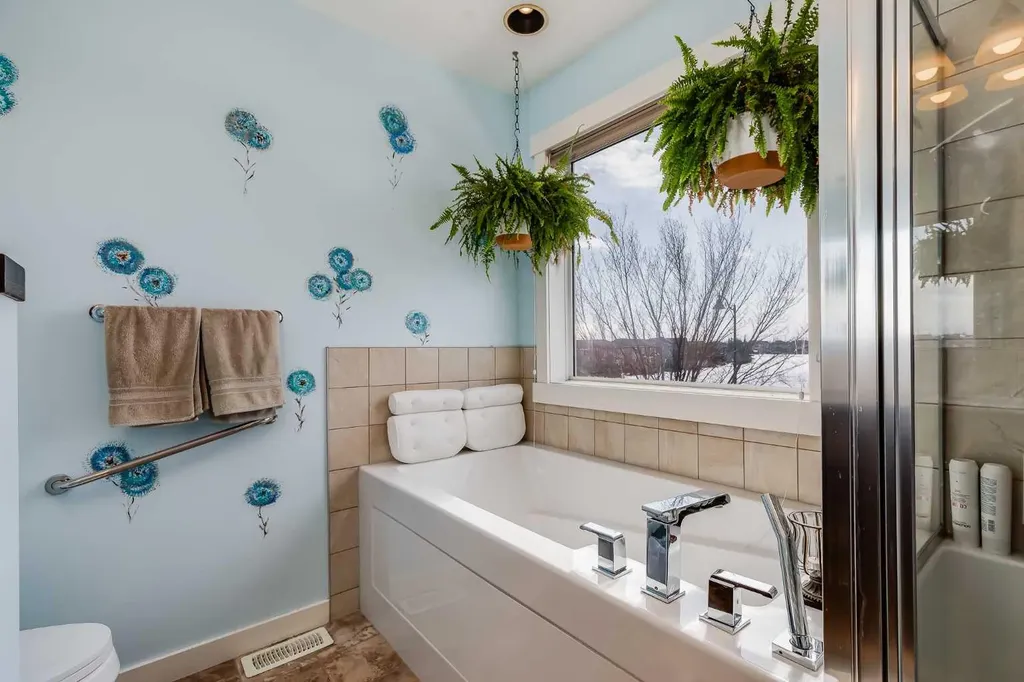 2 Elgin Meadows Green SE Calgary AB T2Z 0L8