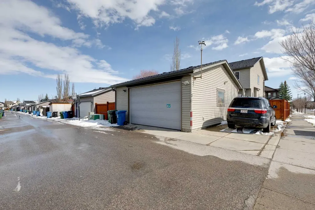 2 Elgin Meadows Green SE Calgary AB T2Z 0L8