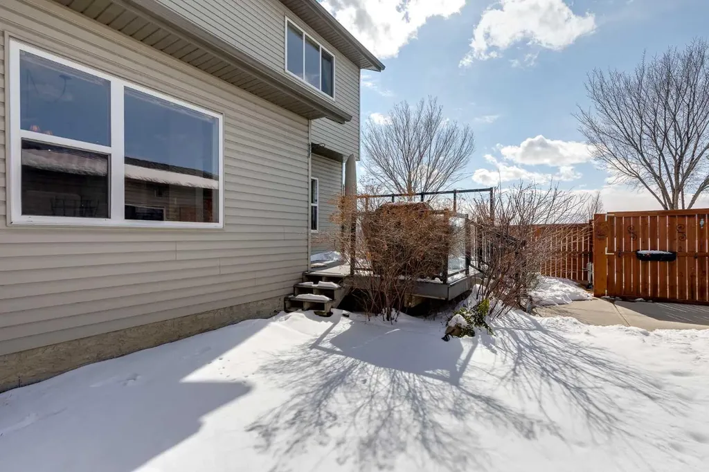 2 Elgin Meadows Green SE Calgary AB T2Z 0L8