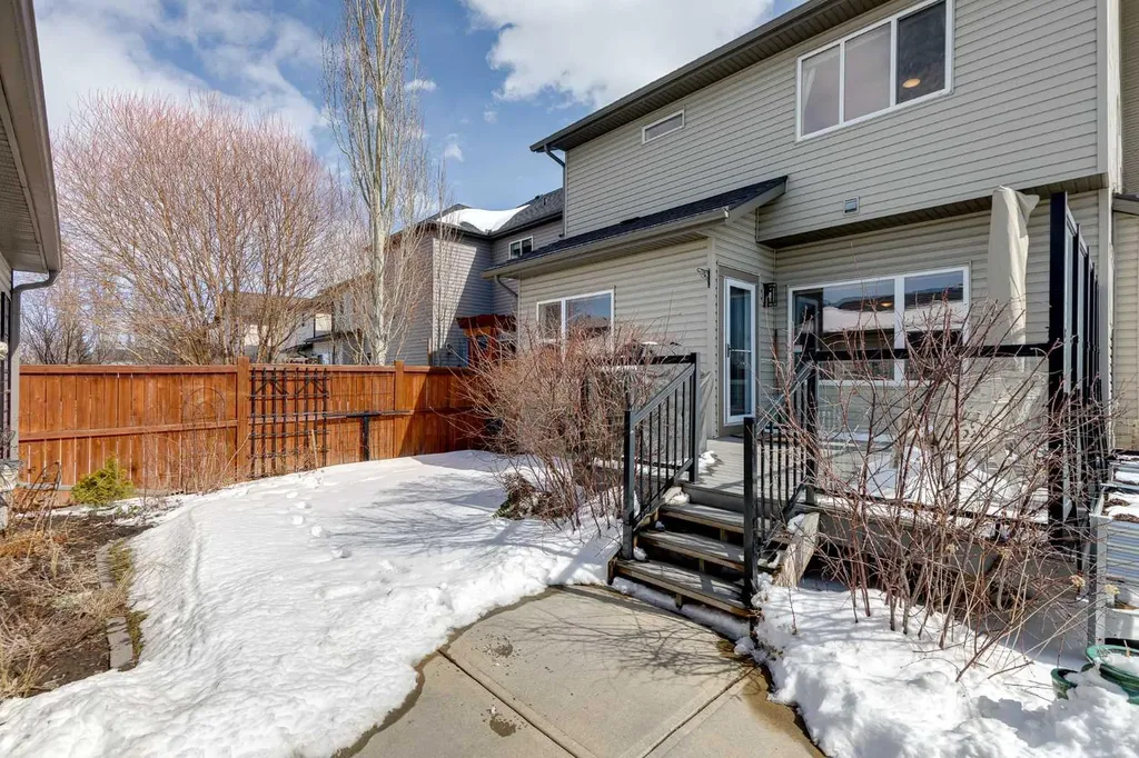 2 Elgin Meadows Green SE Calgary AB T2Z 0L8