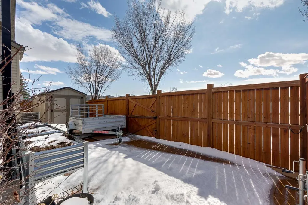 2 Elgin Meadows Green SE Calgary AB T2Z 0L8