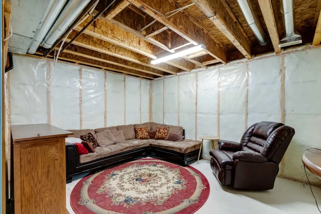 2 Elgin Meadows Green SE Calgary AB T2Z 0L8
