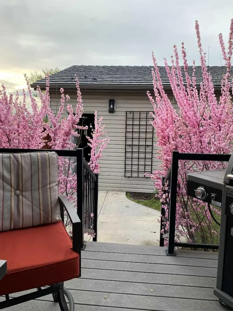 2 Elgin Meadows Green SE Calgary AB T2Z 0L8