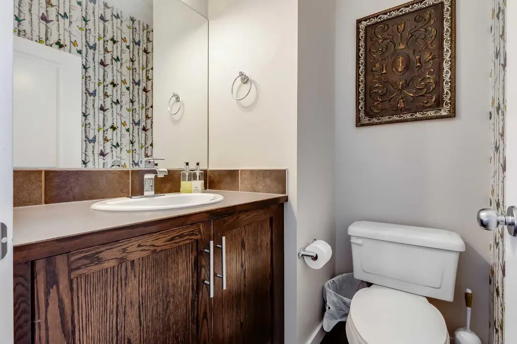 2 Elgin Meadows Green SE Calgary AB T2Z 0L8