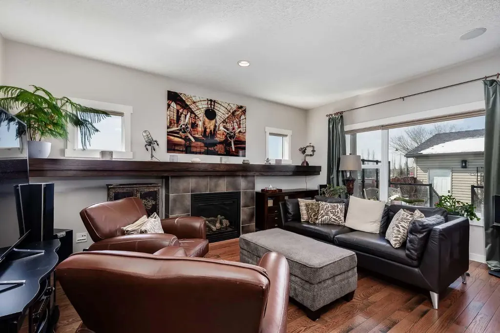 2 Elgin Meadows Green SE Calgary AB T2Z 0L8
