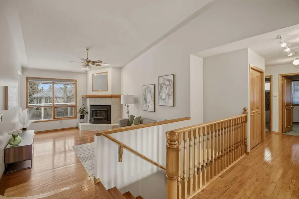 240 Varsity Estates Terrace NW Calgary AB T3B 5J4