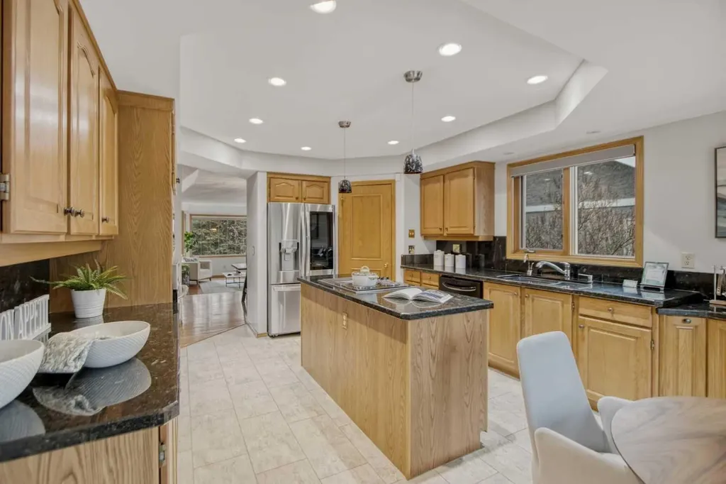 240 Varsity Estates Terrace NW Calgary AB T3B 5J4