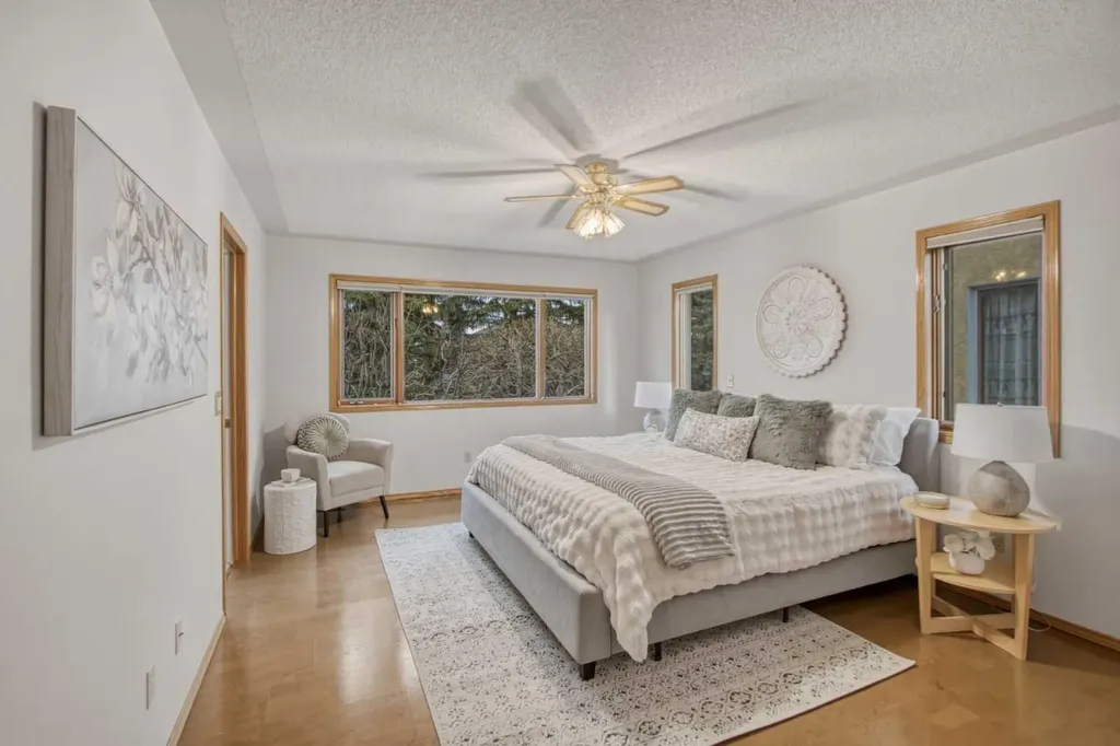 240 Varsity Estates Terrace NW Calgary AB T3B 5J4