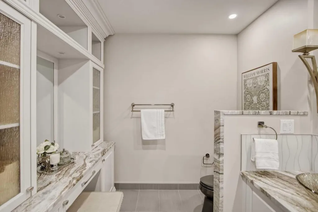 240 Varsity Estates Terrace NW Calgary AB T3B 5J4