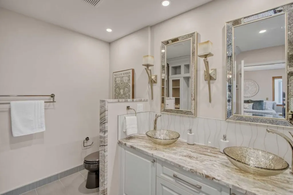 240 Varsity Estates Terrace NW Calgary AB T3B 5J4