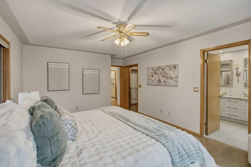 240 Varsity Estates Terrace NW Calgary AB T3B 5J4