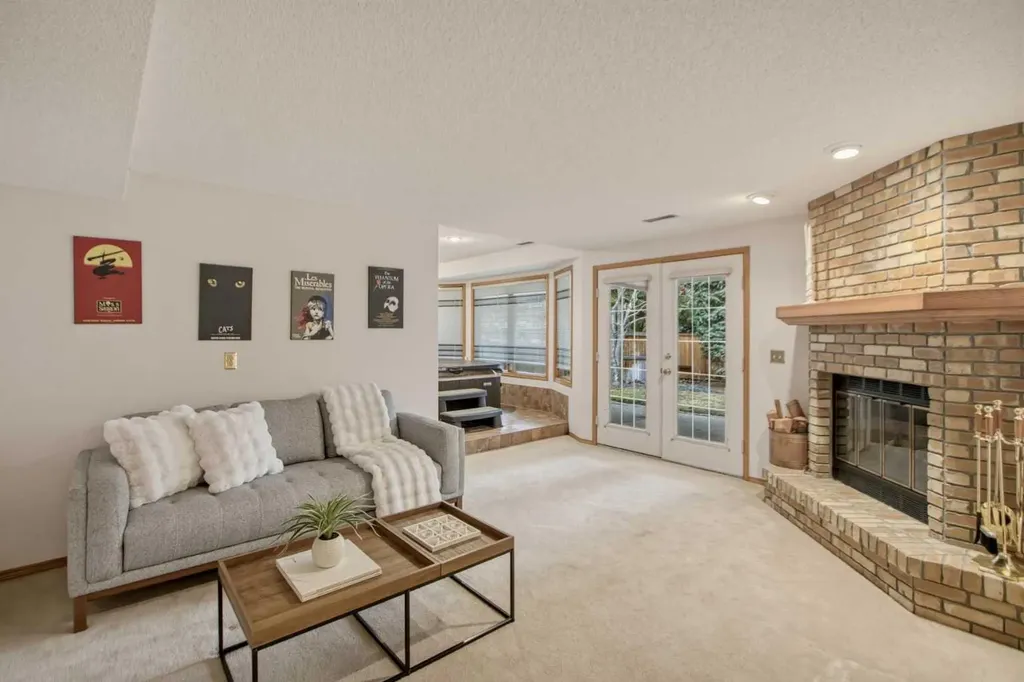 240 Varsity Estates Terrace NW Calgary AB T3B 5J4