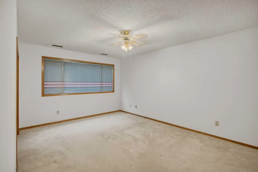 240 Varsity Estates Terrace NW Calgary AB T3B 5J4