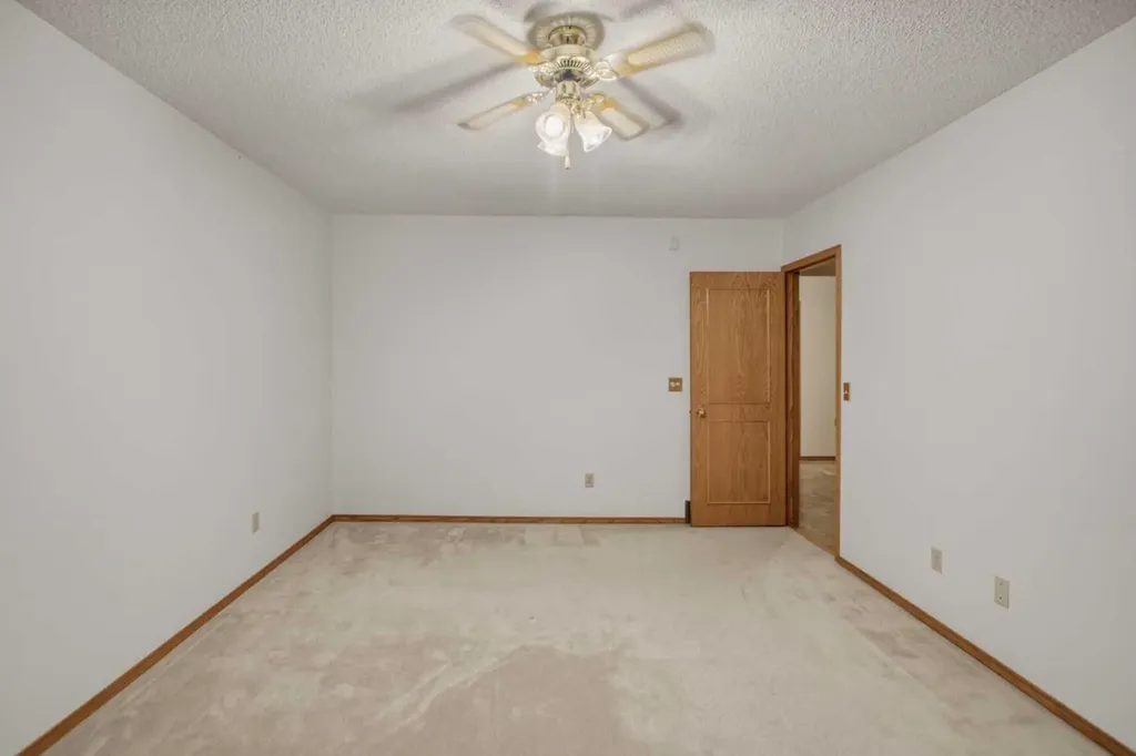 240 Varsity Estates Terrace NW Calgary AB T3B 5J4