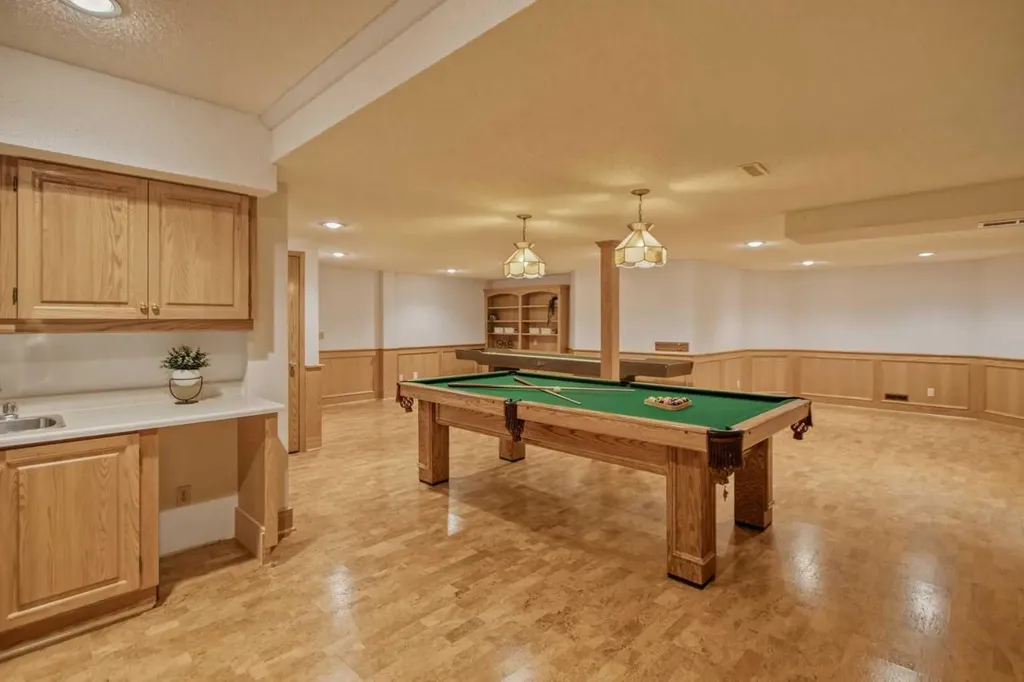 240 Varsity Estates Terrace NW Calgary AB T3B 5J4