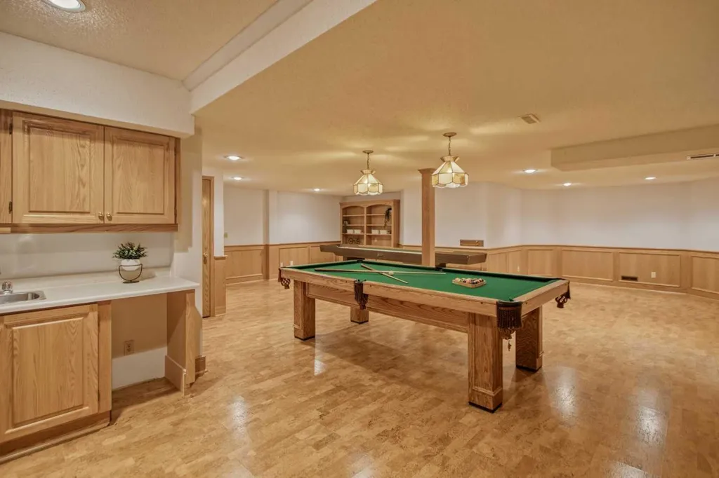 240 Varsity Estates Terrace NW Calgary AB T3B 5J4