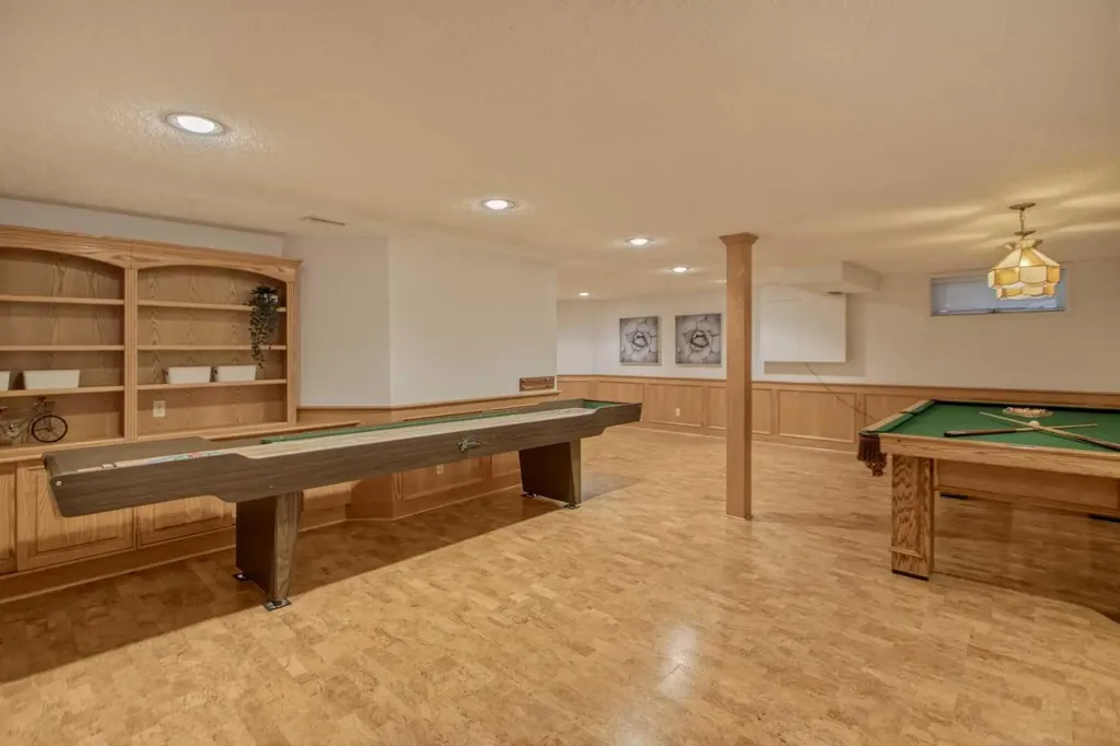 240 Varsity Estates Terrace NW Calgary AB T3B 5J4