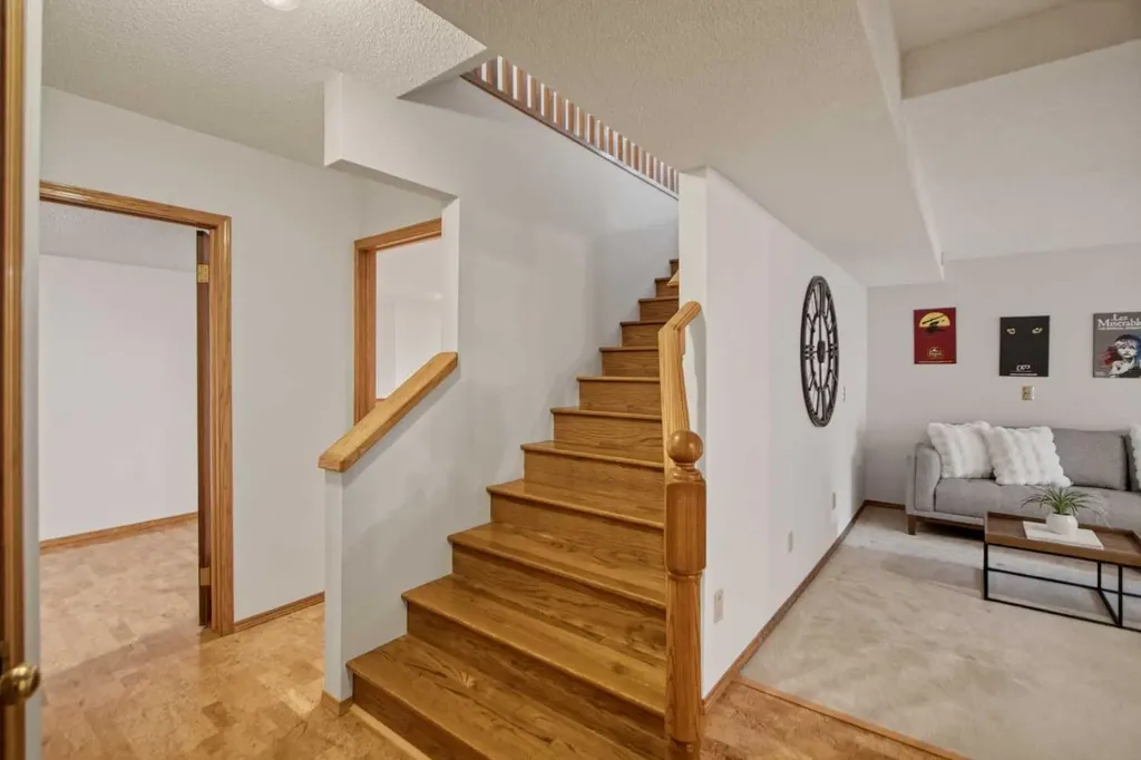 240 Varsity Estates Terrace NW Calgary AB T3B 5J4