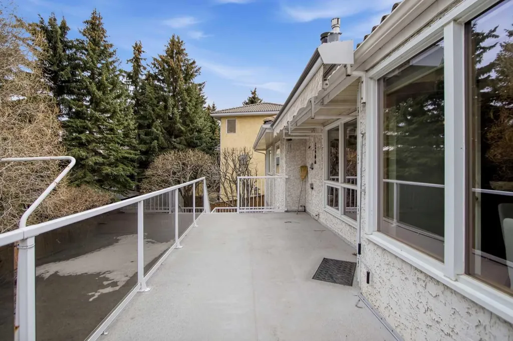 240 Varsity Estates Terrace NW Calgary AB T3B 5J4