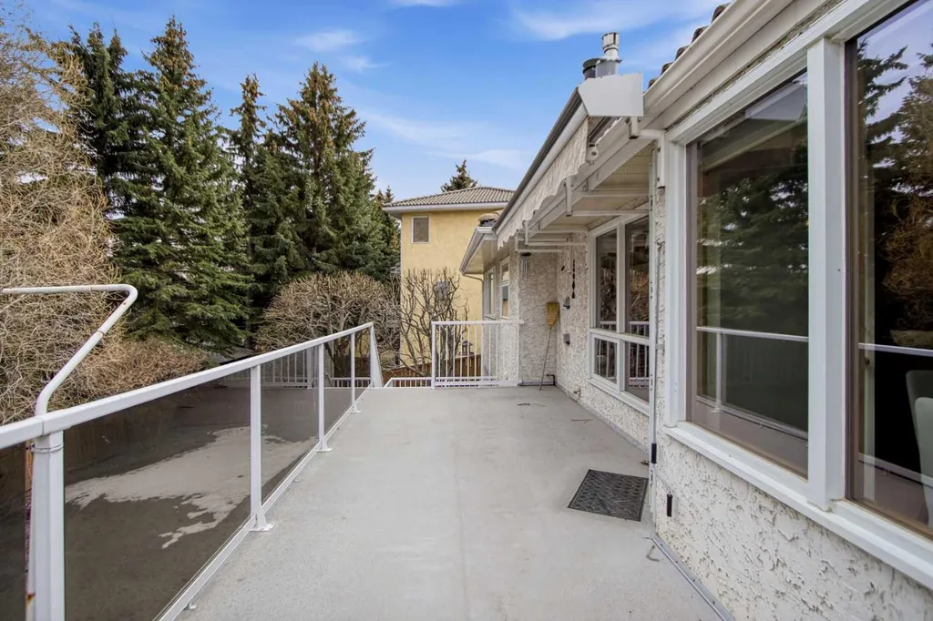 240 Varsity Estates Terrace NW Calgary AB T3B 5J4